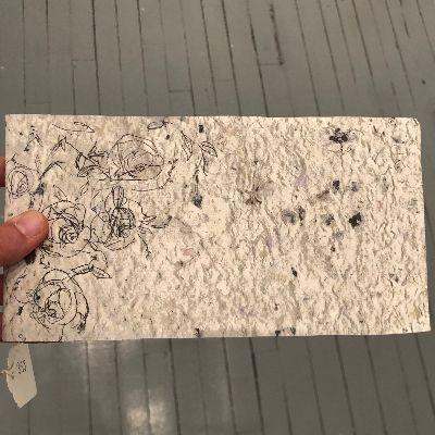 Dans tes cheveux il y a des secrets et des fantômes item