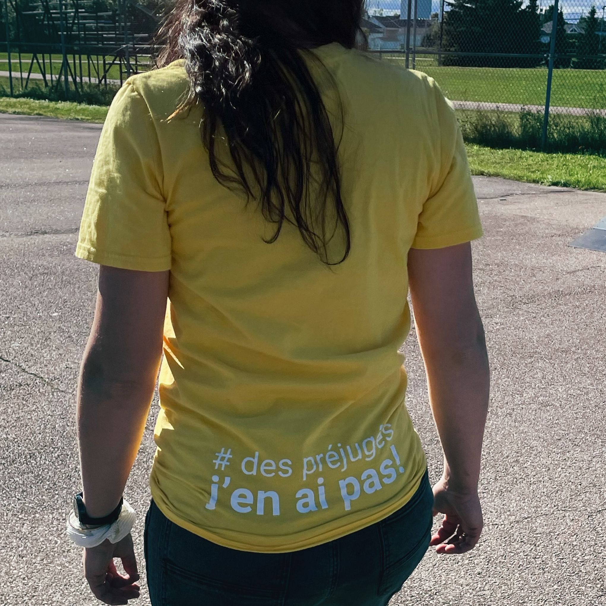 T-shirt jaune #des préjugés, j'en ai pas! item