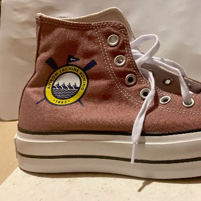 Converse standard rouge item