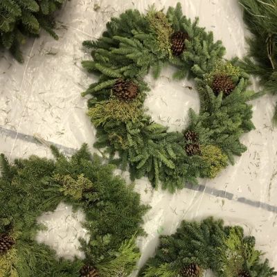 Wreath with pinecones 16"/30" item
