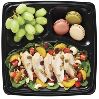 Salade au tofu fumé, fraises et noix en trio item