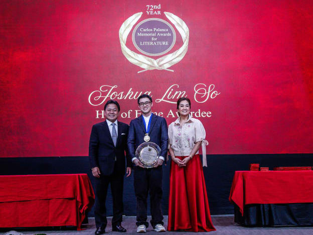 Joshua Lim So receiving the Hall of Fame Award from the Palanca Memorial Awards.