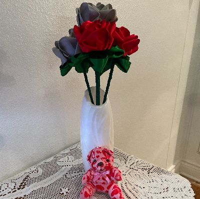 3 roses in a Vase item