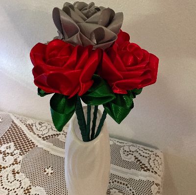 6 roses in a vase item