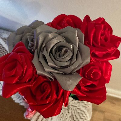 1 dozen roses item