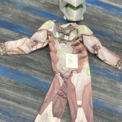 Kids medium size 8? #152 item