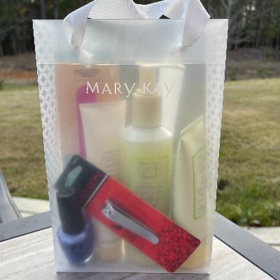 Mary Kay Satin Hands Set item