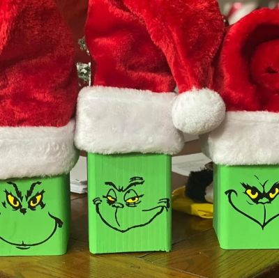 One wood Grinch Decor item