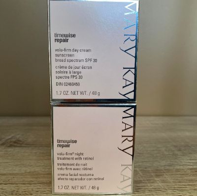 Ensemble de crèmes de jour et de nuit Mary Kay item